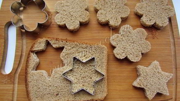 ШАГ 5. закусочные бутерброды с сельдью, яйцом и свеклой