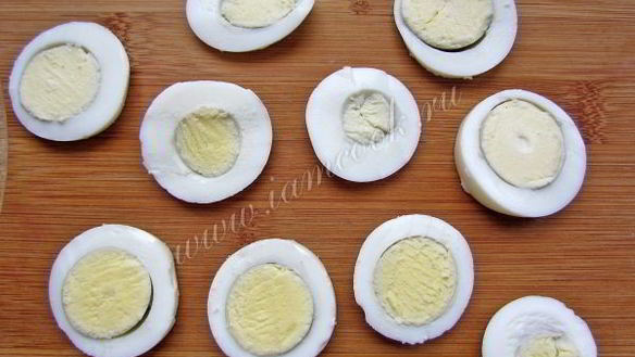 ШАГ 7. закусочные бутерброды с сельдью, яйцом и свеклой