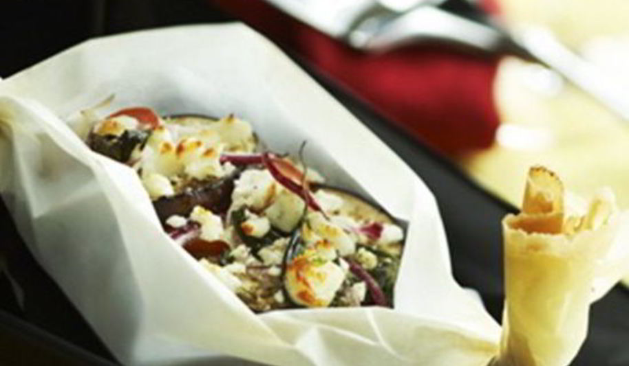 Рецепт гратен из баклажанов и помидоров с козьим сыром в лодочке saga