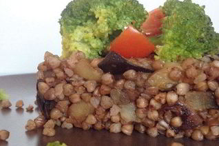 Греча с баклажанами и брокколи