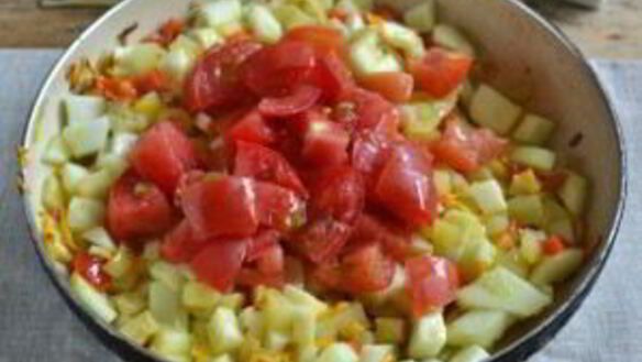 ШАГ 6. икра кабачковая с перцем и помидорами