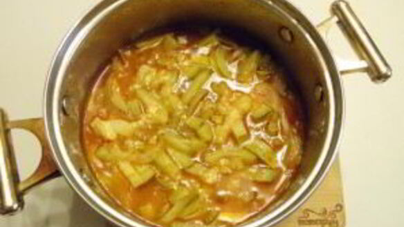 ШАГ 6. кабачковая икра с томатным соусом