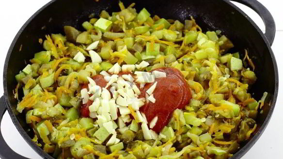 ШАГ 6. кабачково-баклажанная икра на зиму