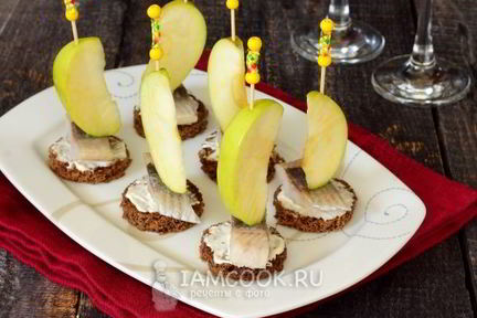 Канапе с сельдью