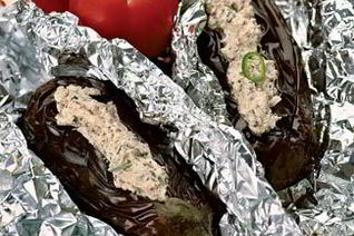 Холодная закуска из фаршированных баклажанов