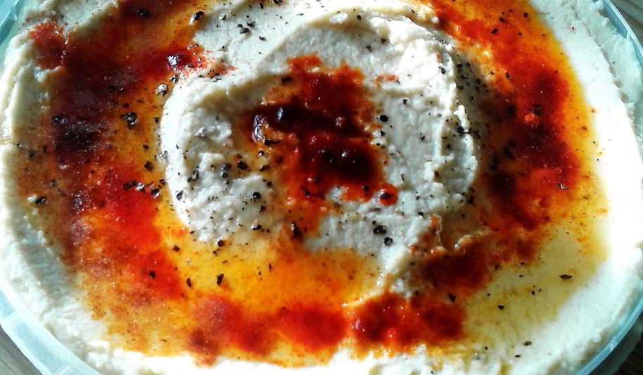 Рецепт хумус с кунжутной пастой, кумином, чесноком, лимонным соком и оливковым маслом