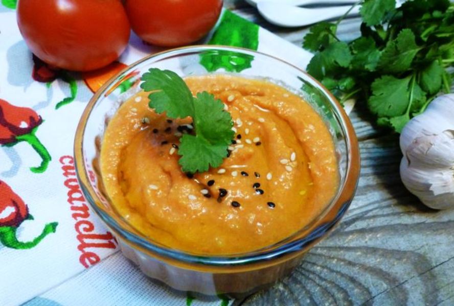 Хумус с запеченным перцем и медом