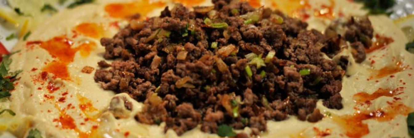 Хумус с жареным фаршем