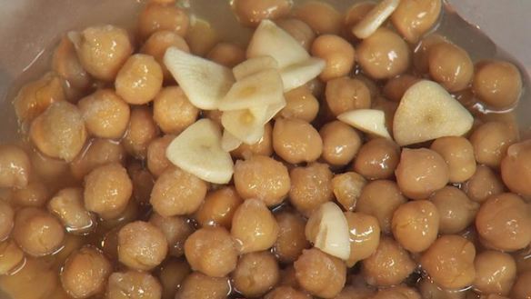 ШАГ 5. хумус с жареным фаршем