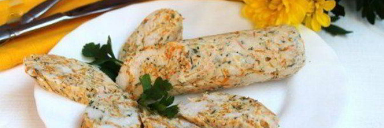 Колбаса из куриного филе с овощами