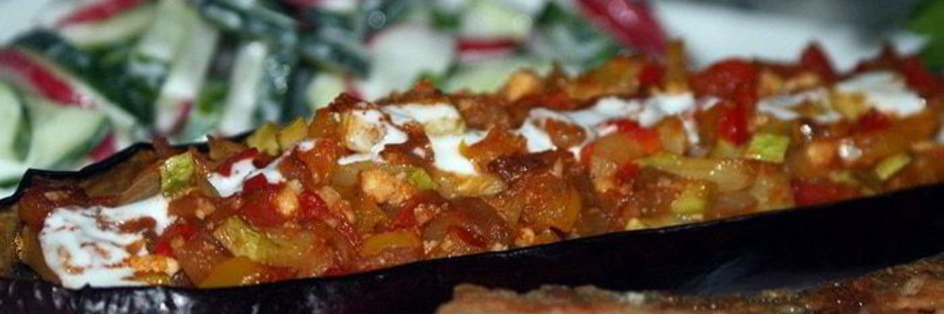 Лодочки баклажанные с овощной начинкой