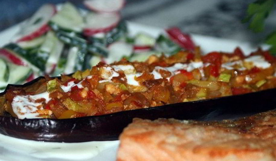 Рецепт лодочки баклажанные с овощной начинкой