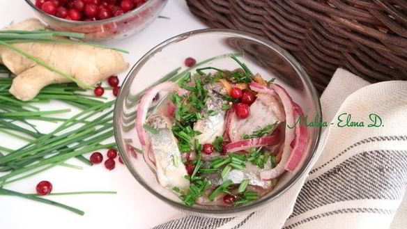 ШАГ 13. маринованная сельдь с брусникой