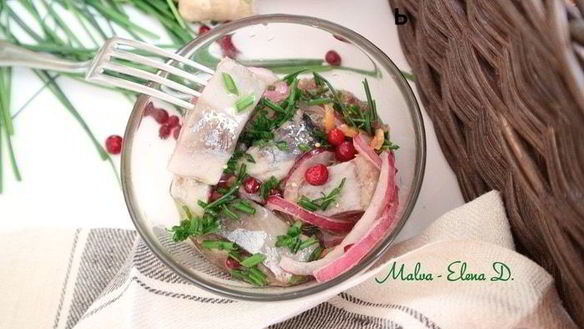 ШАГ 14. маринованная сельдь с брусникой