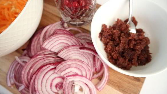 ШАГ 3. маринованная сельдь с брусникой