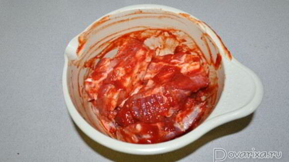 ШАГ 2. маринованные ребрышки с картофелем в мультиварке