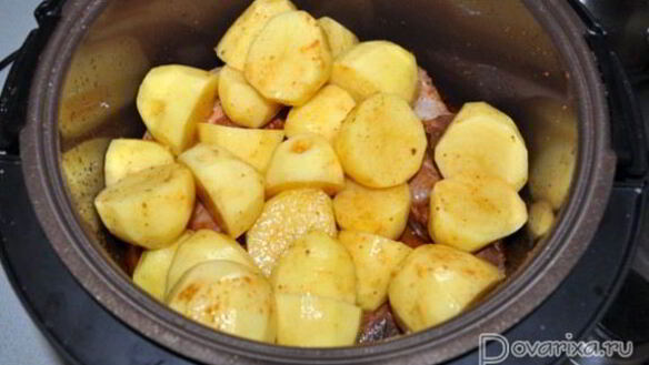 ШАГ 4. маринованные ребрышки с картофелем в мультиварке
