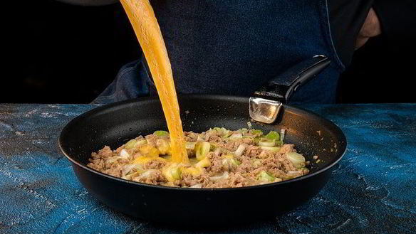 ШАГ 3. ароматная фриттата с тунцом