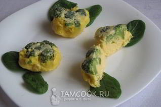 Брокколи в сырном омлете с чесноком