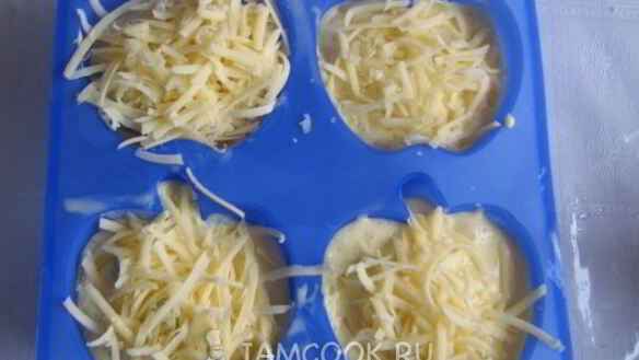 ШАГ 8. брокколи в сырном омлете с чесноком