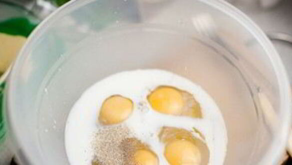 ШАГ 3. французский омлет с сыром