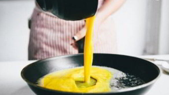 ШАГ 4. французский омлет с сыром