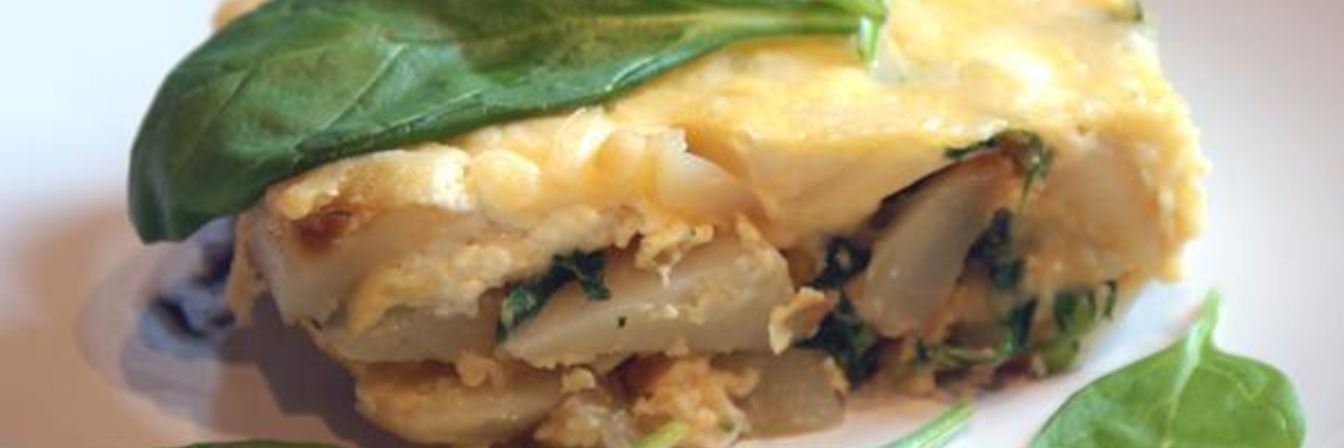 Фриттата с картофелем, шпинатом и творожным сыром