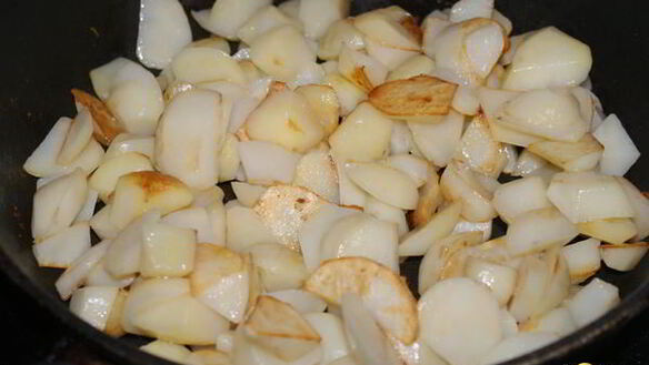 ШАГ 2. фриттата с картофелем, шпинатом и творожным сыром