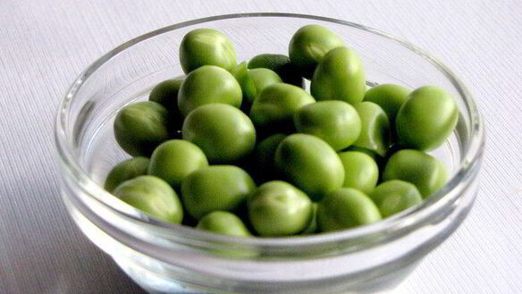 ШАГ 2. фриттата с копченой скумбрией и зеленым горошком