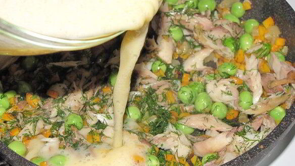 ШАГ 6. фриттата с копченой скумбрией и зеленым горошком