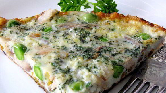 ШАГ 7. фриттата с копченой скумбрией и зеленым горошком