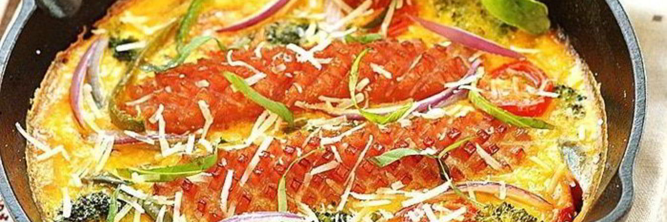 Фриттата с сосисками и овощами