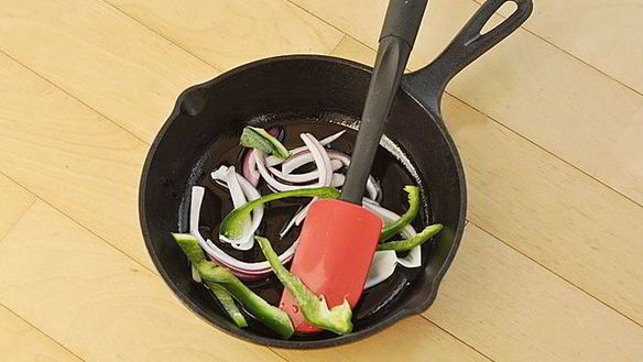 ШАГ 5. фриттата с сосисками и овощами