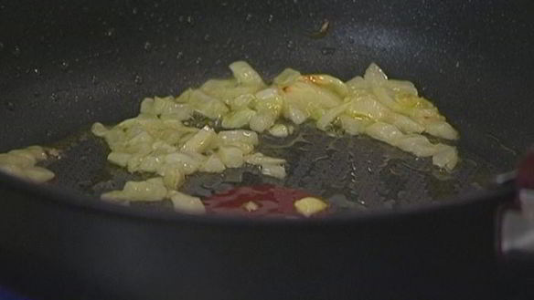 ШАГ 2. фриттата с тунцом, кабачком и сладким перцем