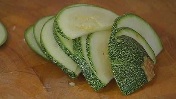 ШАГ 3. фриттата с тунцом, кабачком и сладким перцем