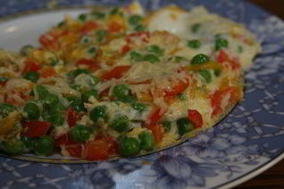 Фриттата с тыквой, зеленым горошком и сладким перцем