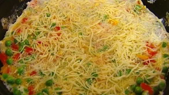 ШАГ 10. фриттата с тыквой, зеленым горошком и сладким перцем