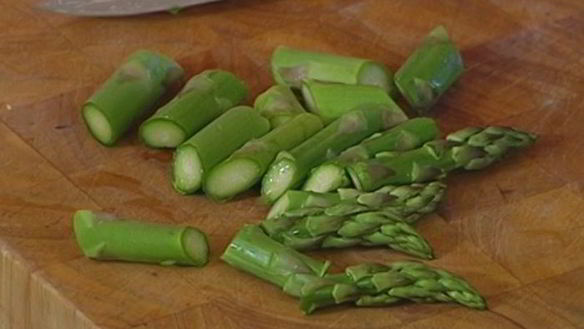 ШАГ 4. фриттата со спаржей, помидорами и фетой