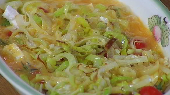 ШАГ 8. фриттата со спаржей, помидорами и фетой