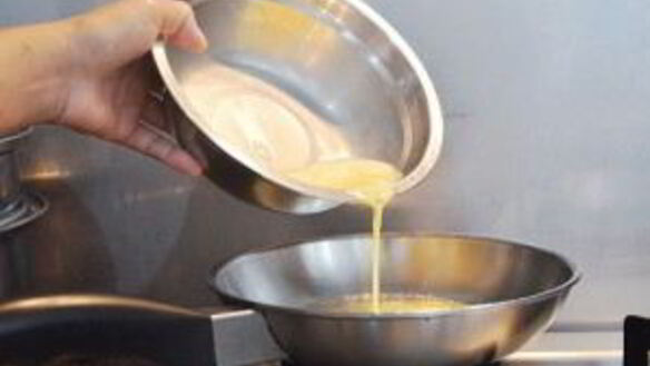 ШАГ 3. омлет кусочками