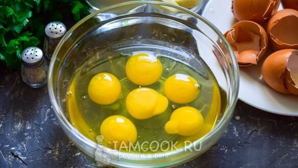 ШАГ 3. омлет на сковороде