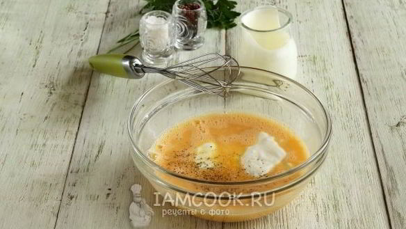 ШАГ 4. омлет на сметане на сковороде