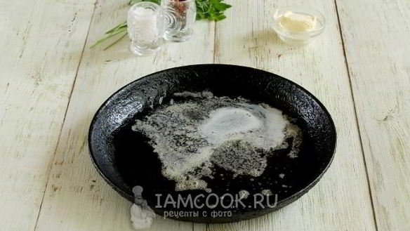 ШАГ 5. омлет на сметане на сковороде