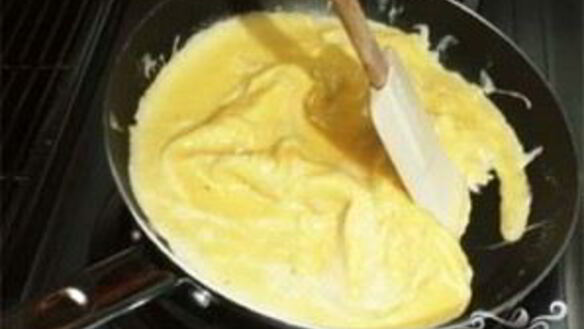 ШАГ 3. омлет по-денверски