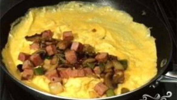 ШАГ 4. омлет по-денверски