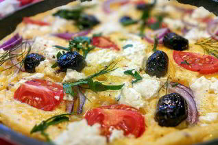 Омлет по мотивам греческого салата