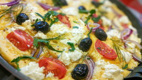 ШАГ 7. омлет по мотивам греческого салата