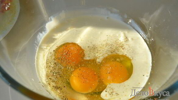 ШАГ 3. омлет с беконом в формочках