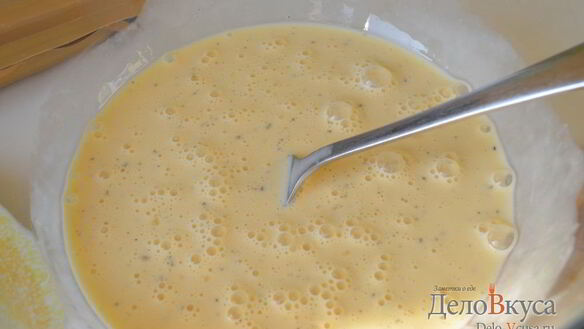 ШАГ 4. омлет с беконом в формочках