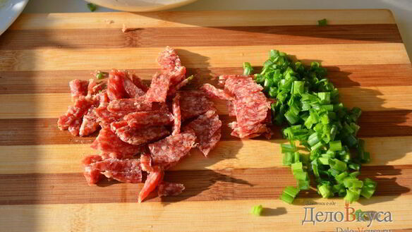 ШАГ 5. омлет с беконом в формочках